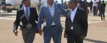 Minister Bayle arrives at Kismayo Airport