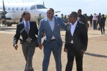 Minister Bayle arrives at Kismayo Airport