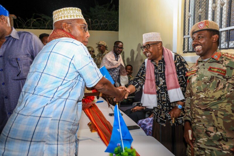 Minister of Defence Fiqi visiting communities in Galgaduud