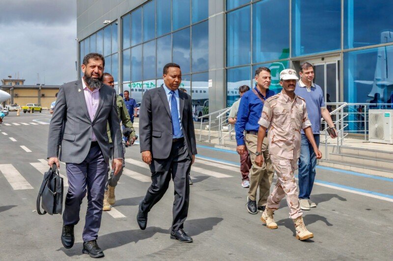 Pakistan Airforce Delegation leaving Mogadishu